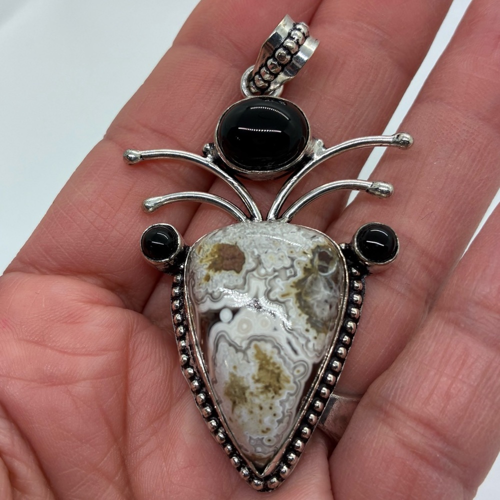Onyx & Lace STONE UNIQUE PENDANT handcrafted silver plated